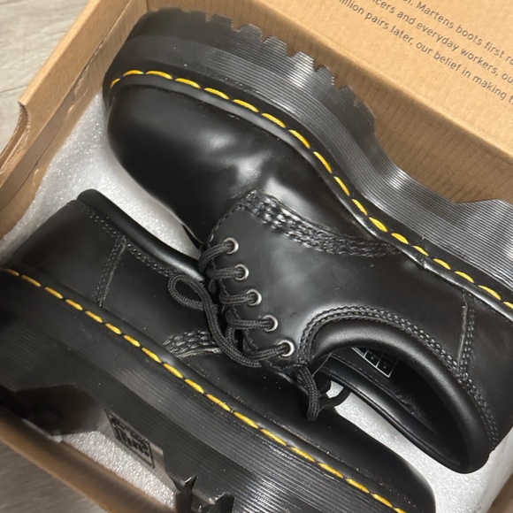 Dr. Martens 8053 LEATHER PLATFORM CASUAL SHOES